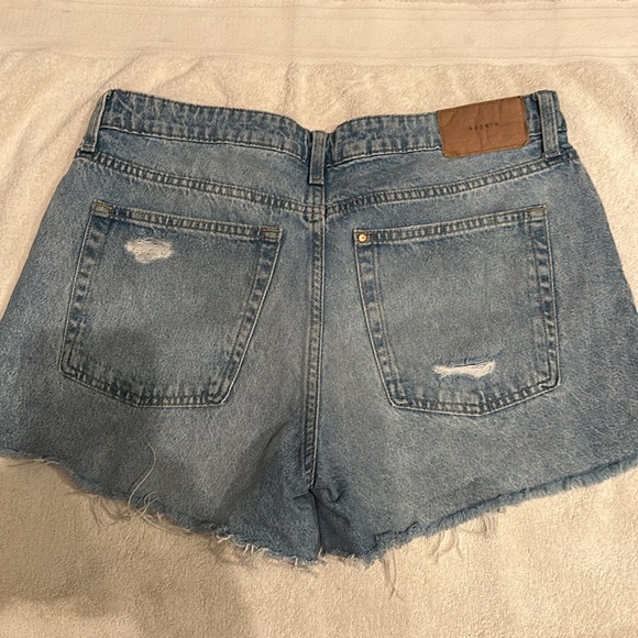 Boyfriend Jean Shorts (H&M) - Picture 3 of 8